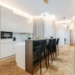 Four Bedrooms Luxury Design Apartment At Fashion Street