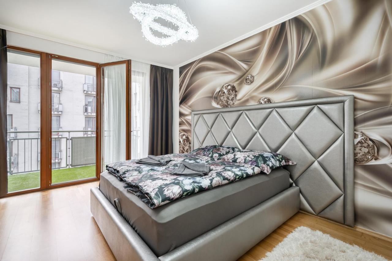 Four Bedrooms Luxury Design Apartment At Fashion Street Apartment