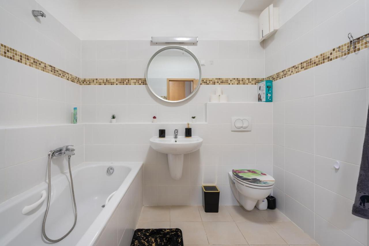 Four Bedrooms Luxury Design Apartment At Fashion Street Apartment Budapest