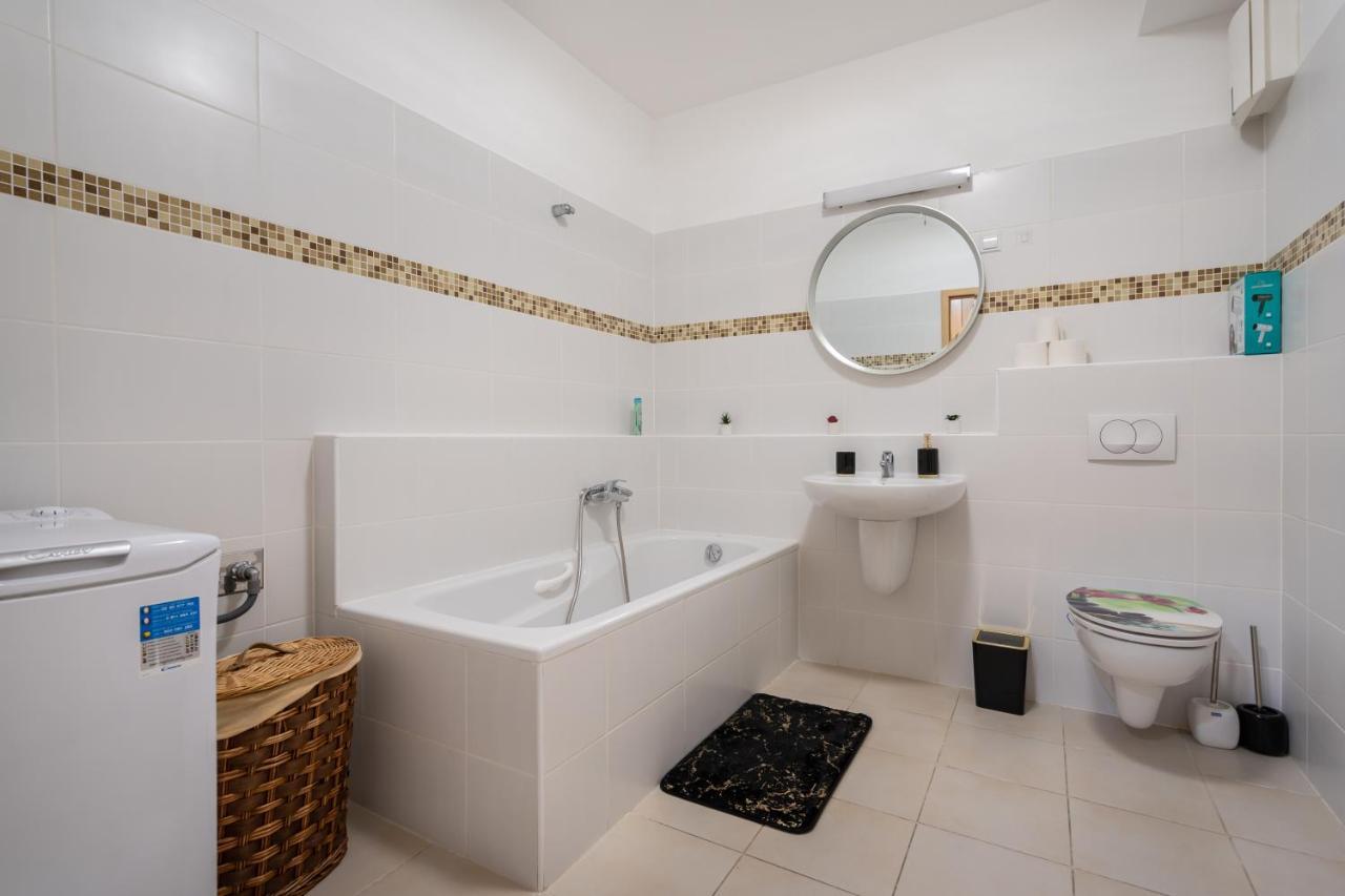 Apartment Four Bedrooms Luxury Design Apartment At Fashion Street *