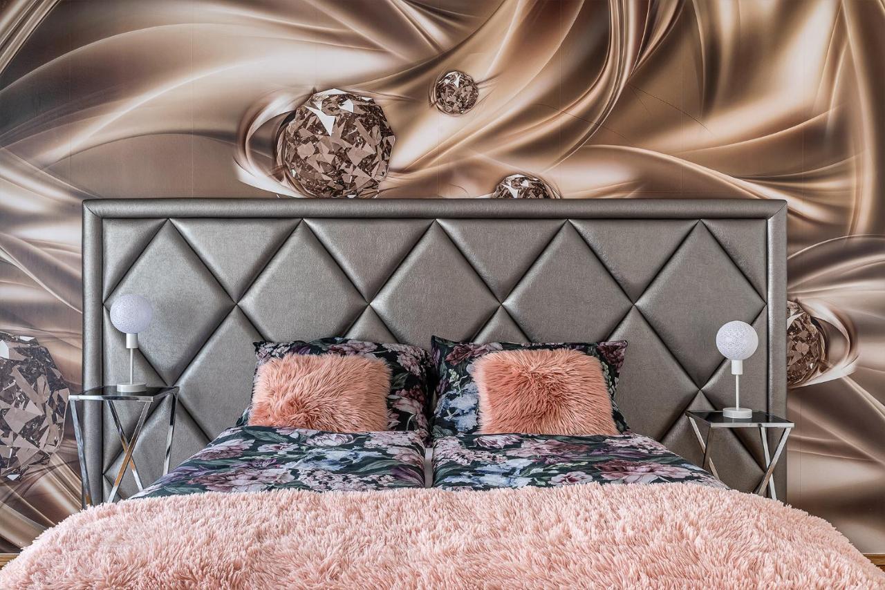 Four Bedrooms Luxury Design Apartment At Fashion Street Apartment