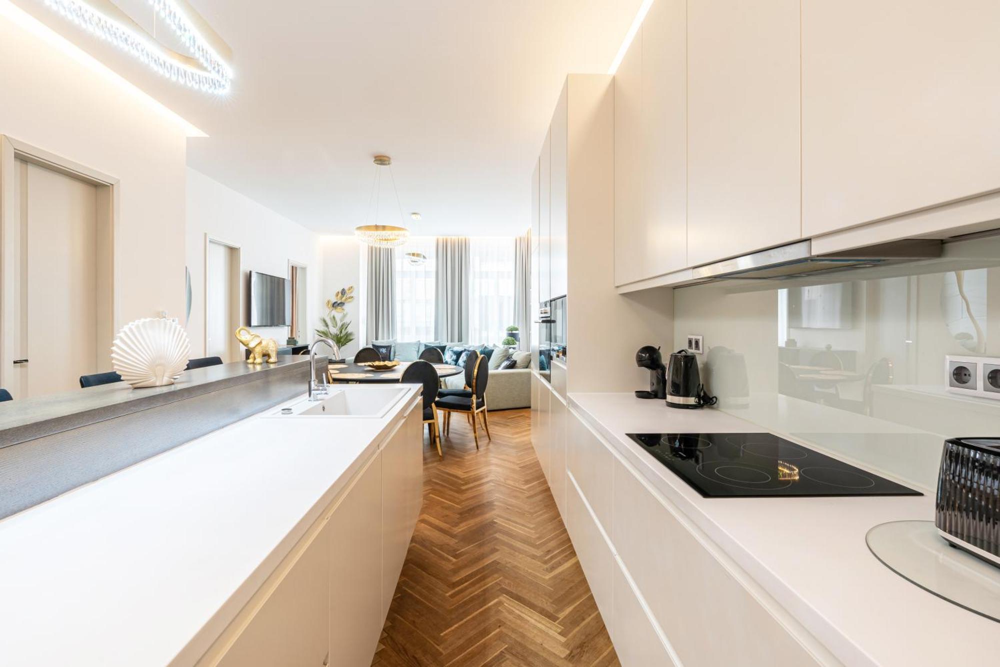 Four Bedrooms Luxury Design Apartment At Fashion Street Apartment *