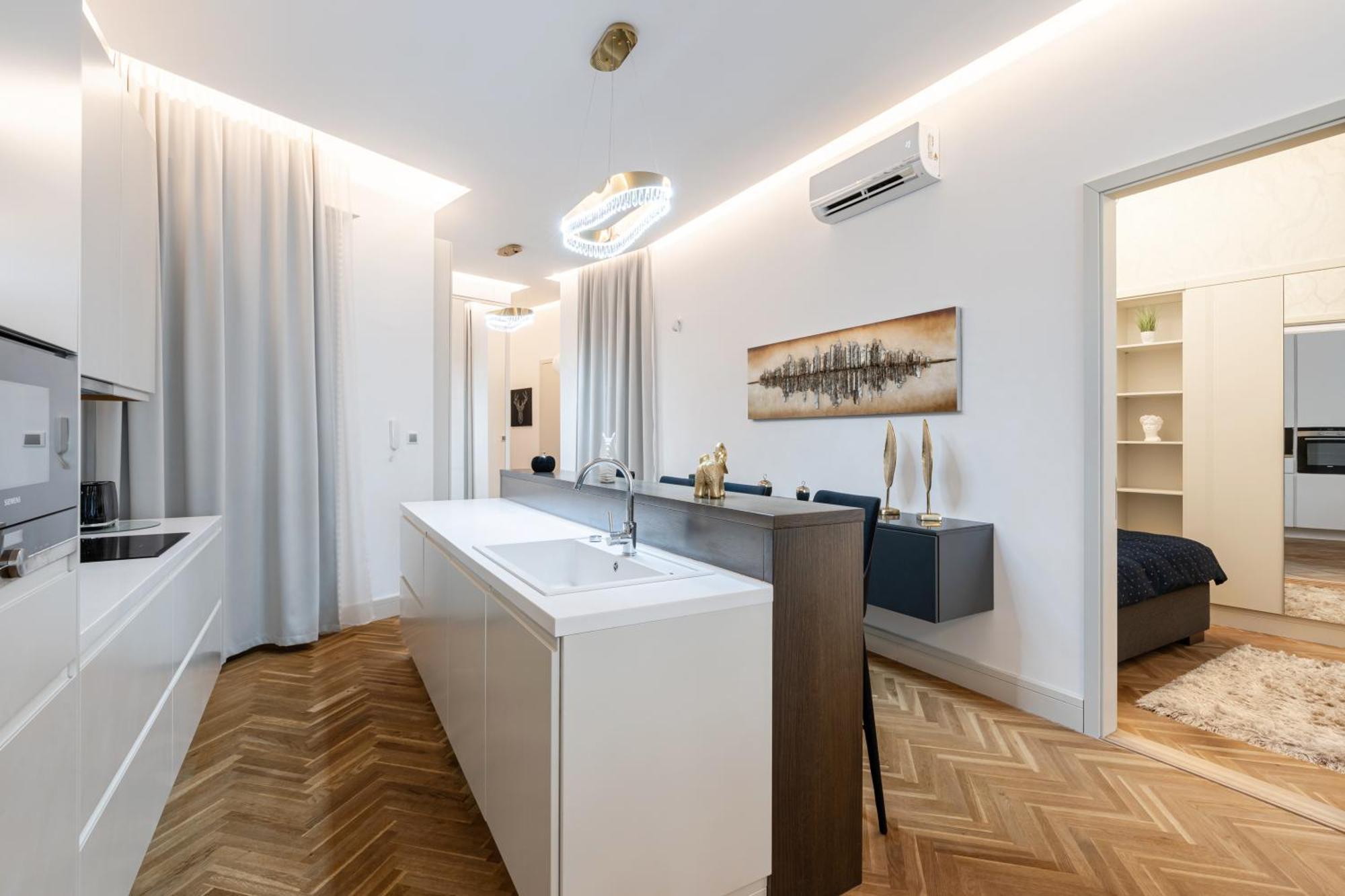 Four Bedrooms Luxury Design Apartment At Fashion Street Budapest