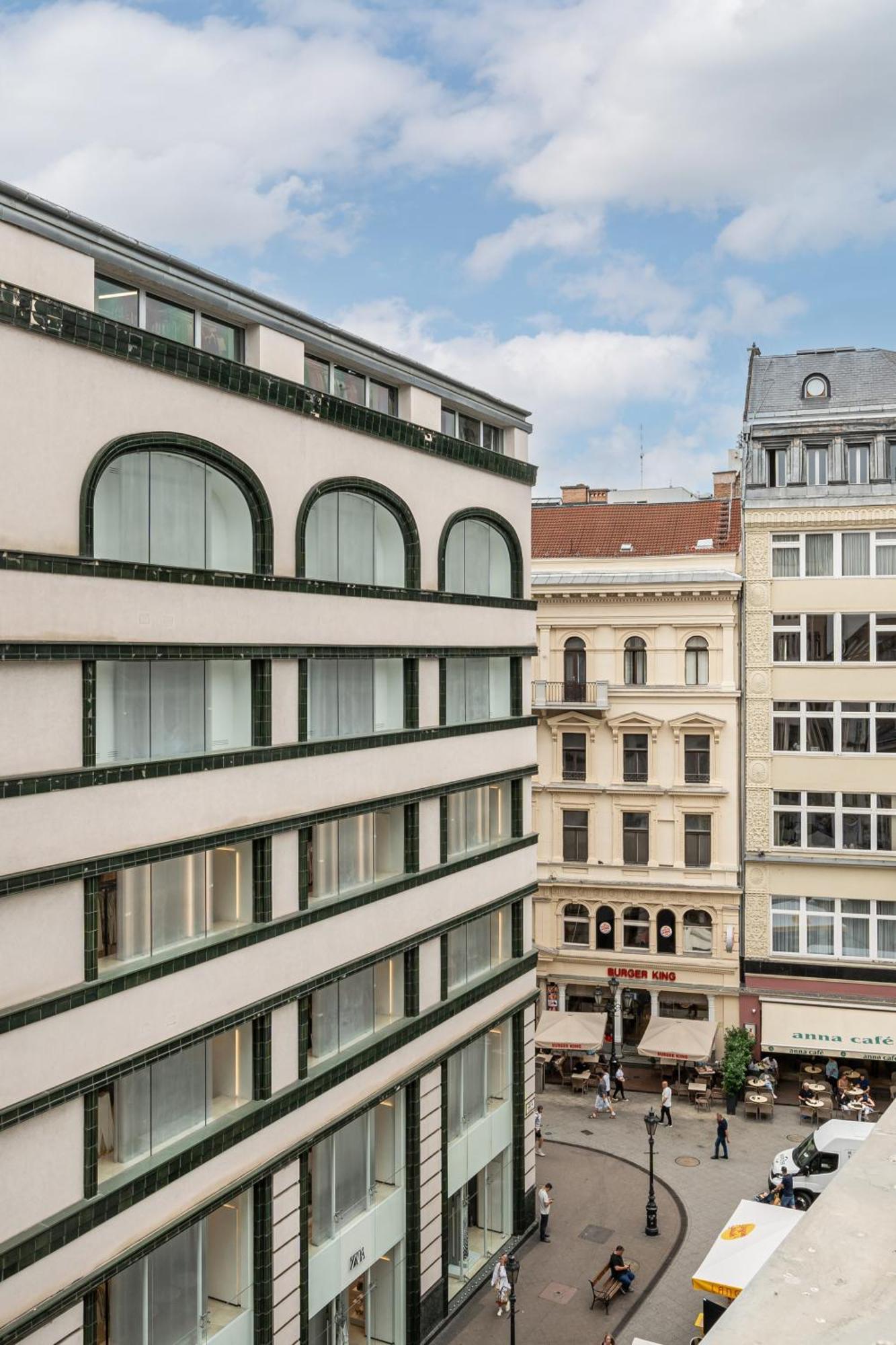 Four Bedrooms Luxury Design Apartment At Fashion Street Budapest