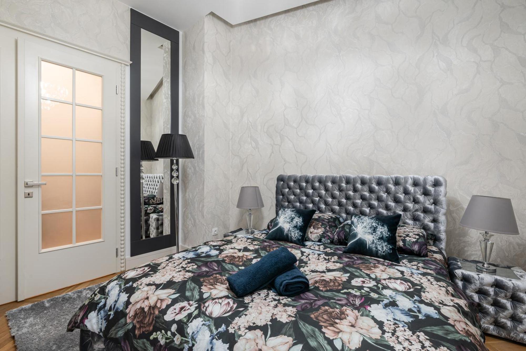 Four Bedrooms Luxury Design Apartment At Fashion Street Apartment