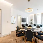 Four Bedrooms Luxury Design Apartment At Fashion Street