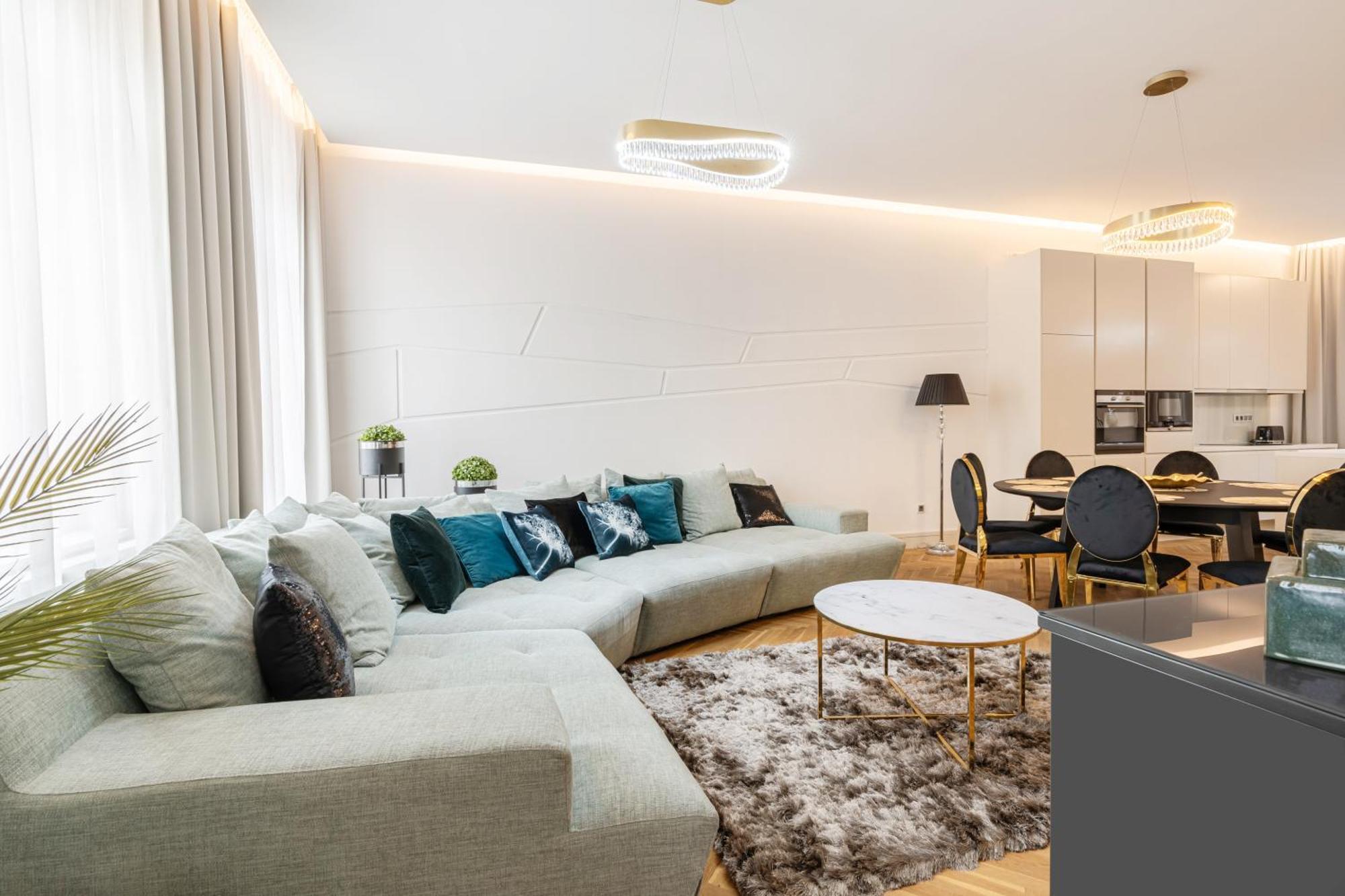 Four Bedrooms Luxury Design Apartment At Fashion Street
